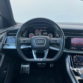 Audi Q8 S-LINE