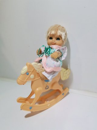 Muñeca Barriguitas con Caballito Balancín