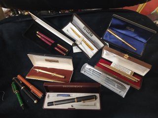 Lote Plumas y Bolígrafos Varios