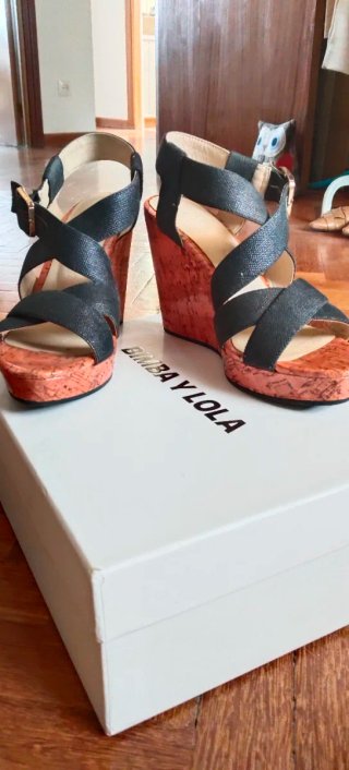 Sandalias BIMBA Y LOLA cuña negras