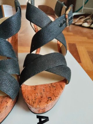 Sandalias BIMBA Y LOLA cuña negras
