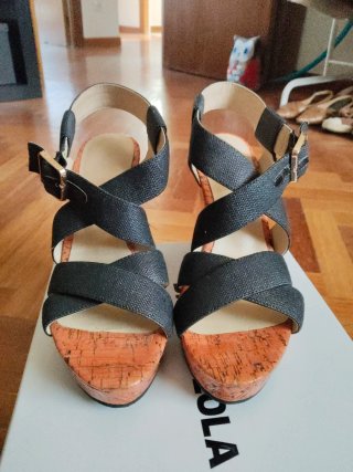 Sandalias BIMBA Y LOLA cuña negras