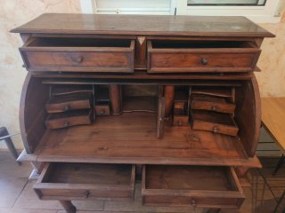Mueble antiguo de madera