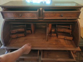 Mueble antiguo de madera