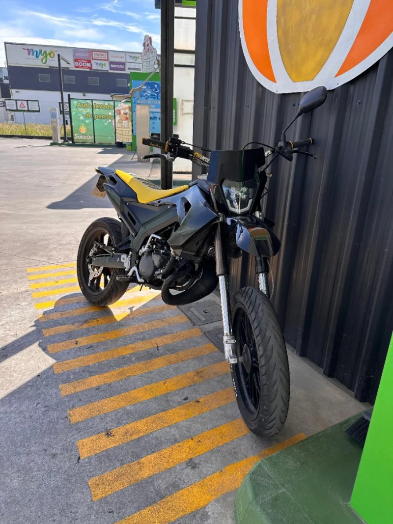 Derbi Senda 2018 Supermotard Negra y Amarilla