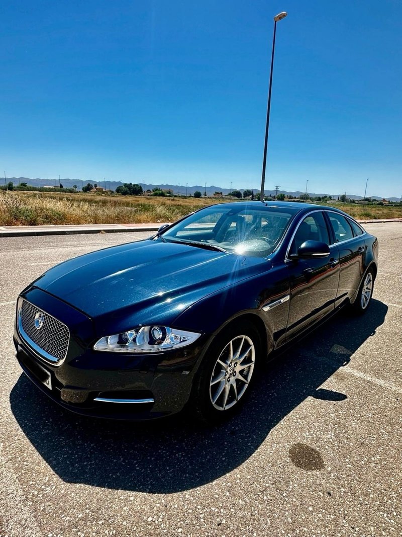 Jaguar XJ 2011 - foto 1