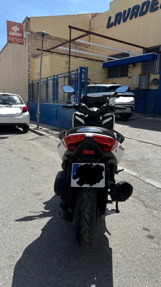 Yamaha XMAX Maxi Scooter Automática
