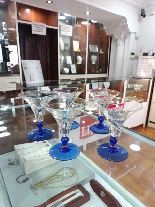 Calice da cocktail in vetro blu
