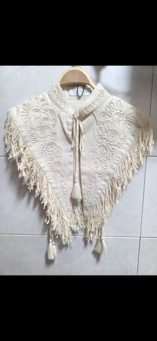 Chaleco Zara bordado flecos Talla S