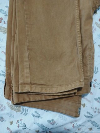 Pantalón vaquero hombre mostaza talla 48
