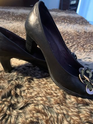 Zapatos Laura Azaña Negros con Flor Plata