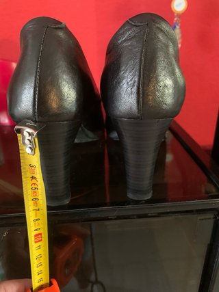 Zapatos Laura Azaña Negros con Flor Plata