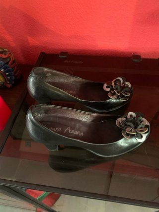 Zapatos Laura Azaña Negros con Flor Plata