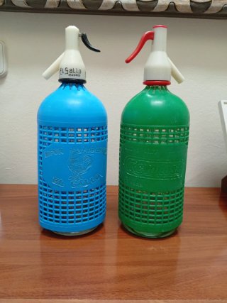 2 Sifones antiguos El Gallo y Revoltesa
