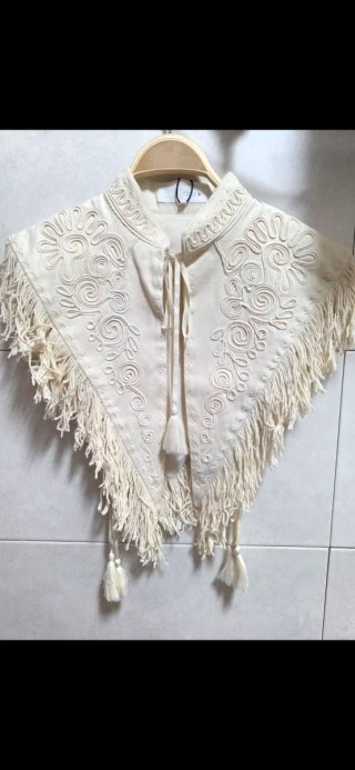 Chaleco Zara bordado flecos Talla M