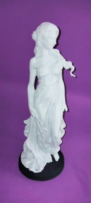 Estatua de Mujer Clásica