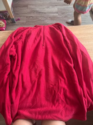 Sudadera roja con cremallera
