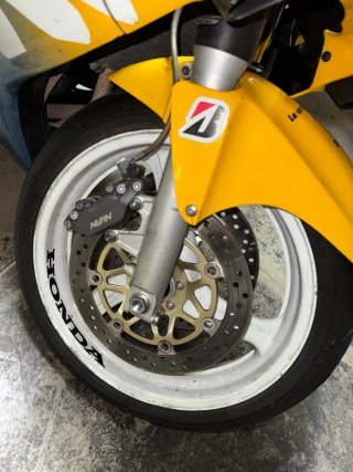 Honda CBR F4 600cc Amarilla 1999
