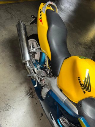 Honda CBR F4 600cc Amarilla 1999
