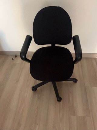 Silla de oficina negra