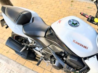 Kawasaki Z750 Blanca Moto Naked