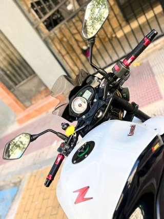 Kawasaki Z750 Blanca Moto Naked