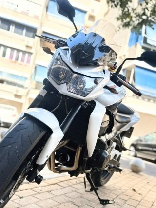 Kawasaki Z750 Blanca Moto Naked