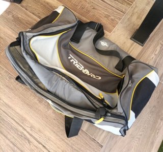 Bolsa de submarinismo gris y amarilla