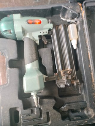 Clavadora Neumática Hitachi