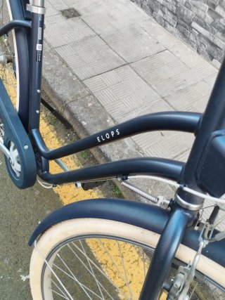 Bicicleta de paseo azul