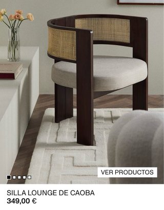 Silla Lounge de caoba con asiento ratán.