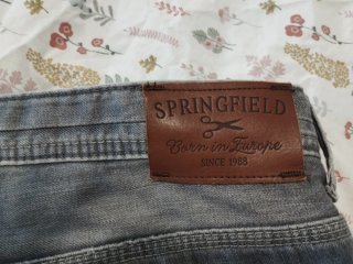 Pantalón vaquero gris desgastado pierna recta