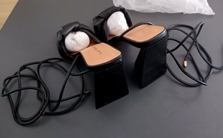 Tacones Negros Triángulo