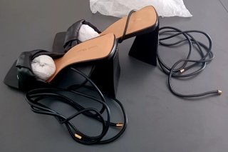 Tacones Negros Triángulo
