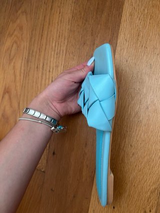 Sandalias planas tejidas azul turquesa