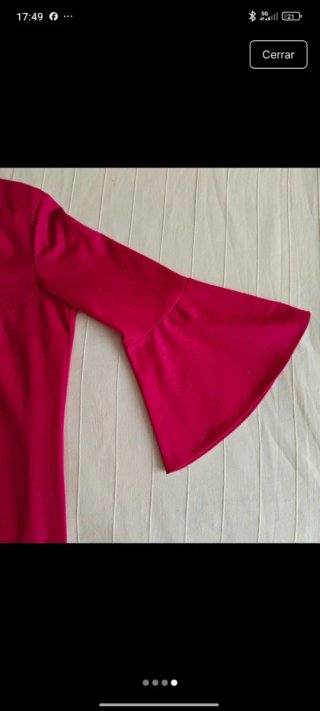 Vestido cóctel rosa manga acampanada