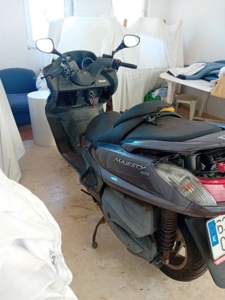 Yamaha Majesty Negra/Gris Maxi-Scooter