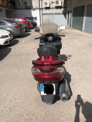 Suzuki Burgman 400 Maxi Scooter