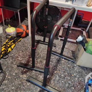 Mancuernas, Barra Dominadas, balones, TRX