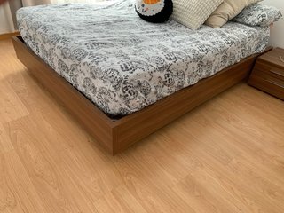 Dormitorio: bancada, somier y 2 cajoneras