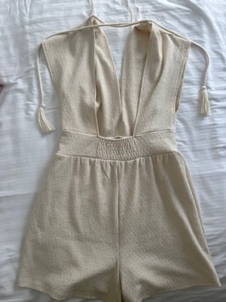 Mono corto beige con bordado de Zara talla M