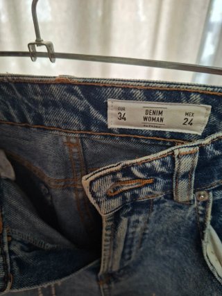 Pantalones vaqueros desgastados