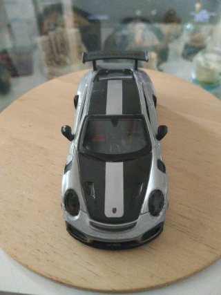 Porsche 911 GT2 RS 1/43 Bburago