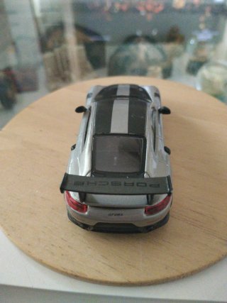 Porsche 911 GT2 RS 1/43 Bburago