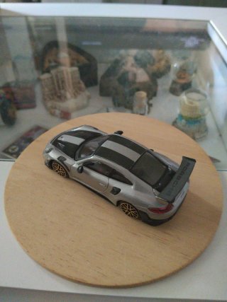 Porsche 911 GT2 RS 1/43 Bburago