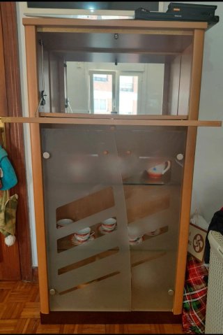 Mueble de salón vitrina cristal y madera
