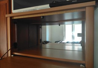 Mueble de salón vitrina cristal y madera