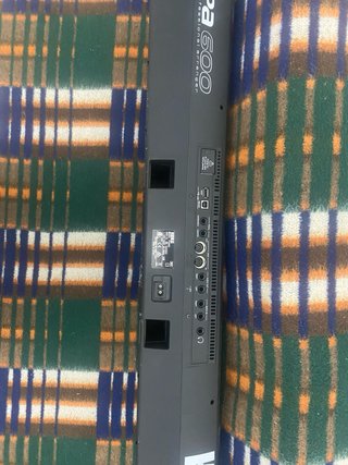 Teclado Korg PA600