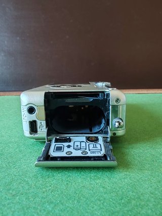 Lotto 8 Fotocamere Vintage Y2K - Parts / Set Props