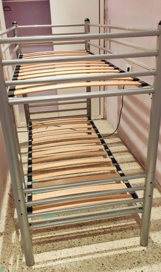 Litera metálica y de madera
